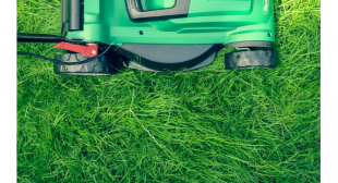 Get finest lawn mowing service with LawnGuru app clone